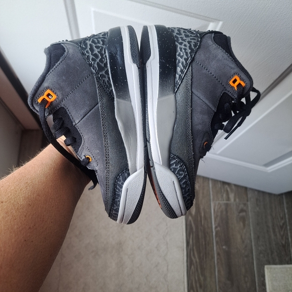 Jordan 3 Retro🩶🧡🖤 - Picture 10 of 13
